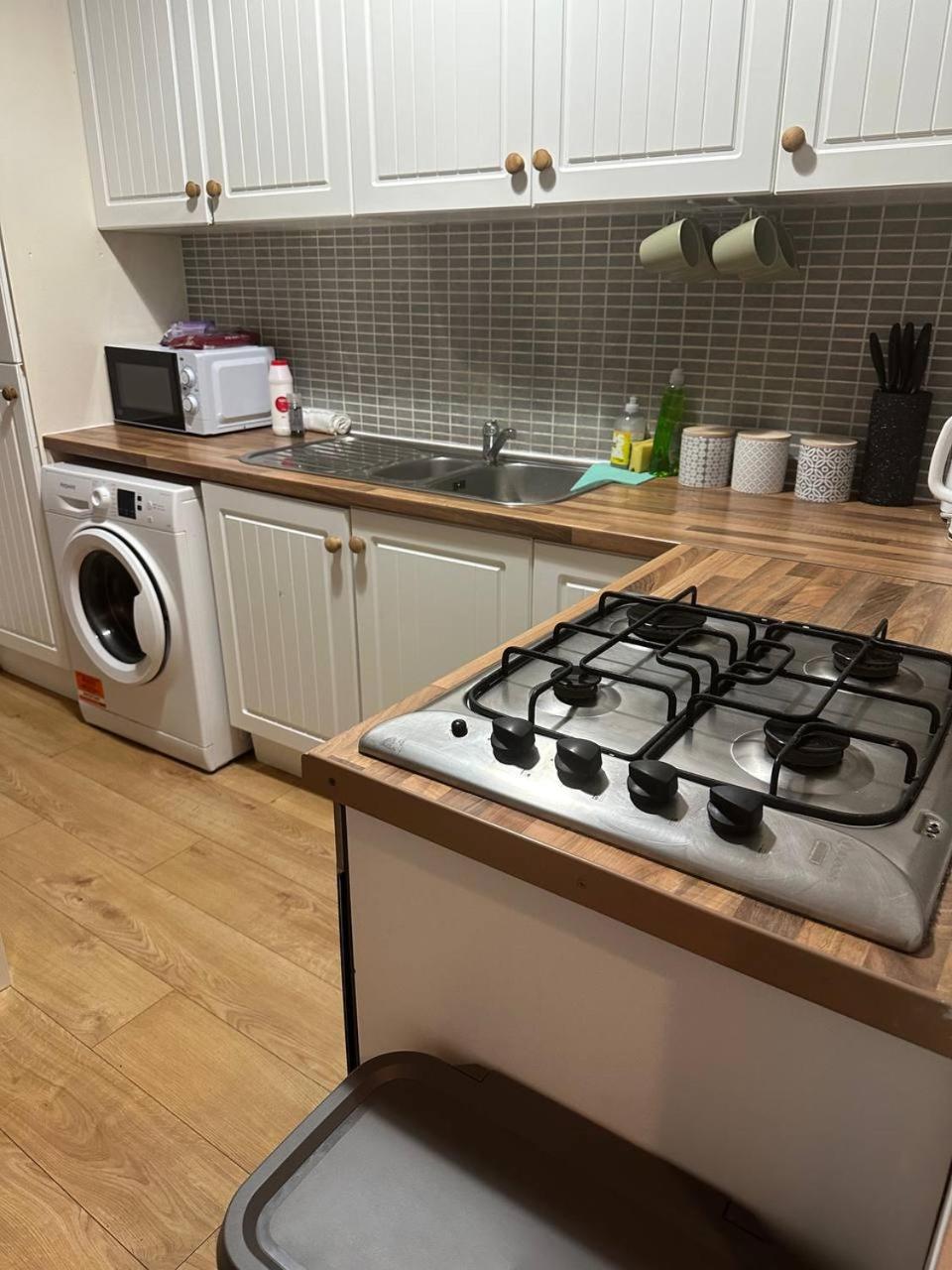 Cozy 3bdr Flat Near Glasgow Apartment Clydebank