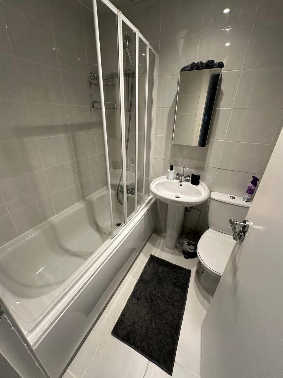 Cozy 3bdr Flat Near Glasgow Apartment *
