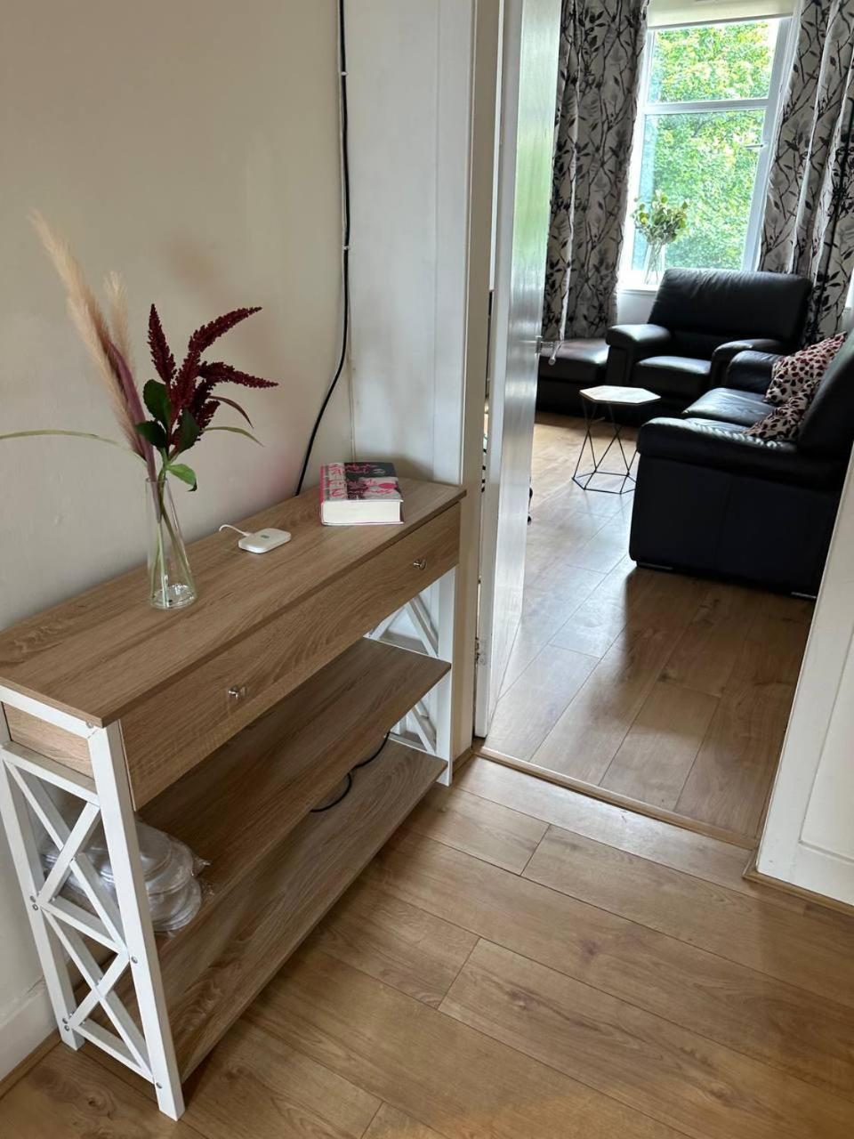 Cozy 3bdr Flat Near Glasgow Apartment Clydebank